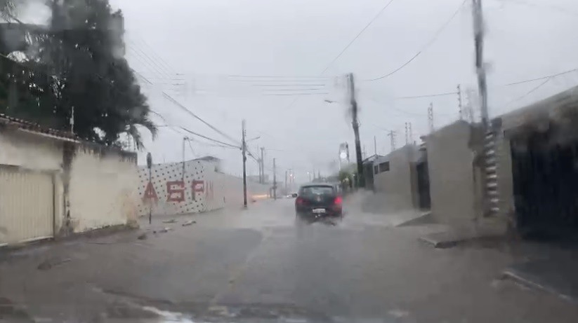 joao-pessoa-tem-alagamentos-e-transito-lento,-mas-sem-registros-graves-por-causa-de-chuvas