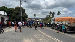 protesto-bloqueia-trevo-que-liga-duas-das-principais-rodovias-do-brejo-paraibano