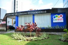 mais-de-700-vagas-em-cursos-de-idiomas-e-de-libras-sao-oferecidos-pelo-celest;-veja-como-se-inscrever